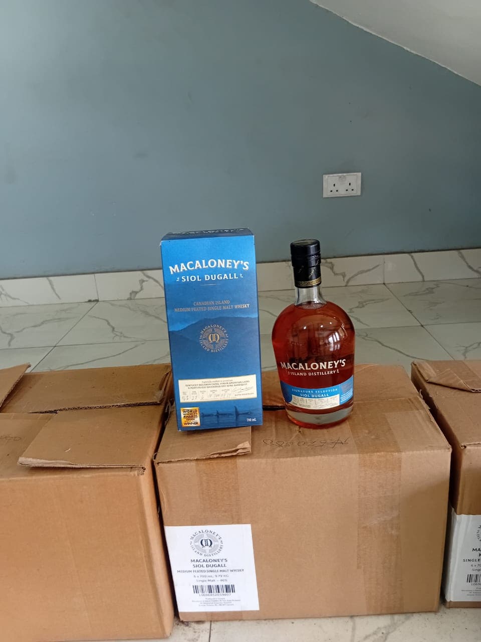 Macaloney's Island Distillery(Siol Dugall)